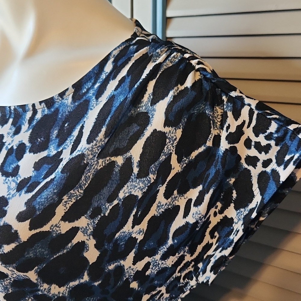 Jocelyn Smith Top Blue Leopard Print Top - Picture 6 of 11